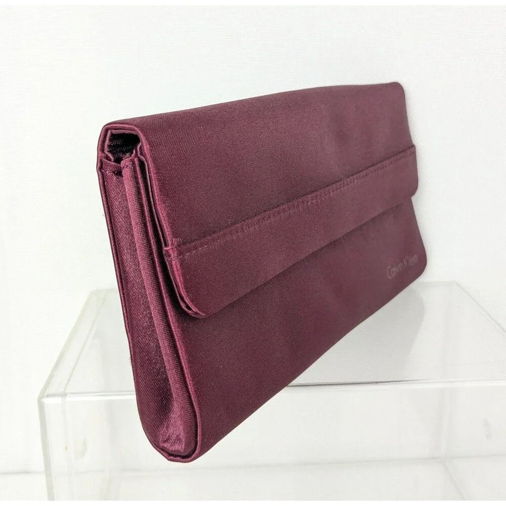 Calvin Klein Burgundy Nylon Clutch Cosmetics Toiletries Case Magnetic Close